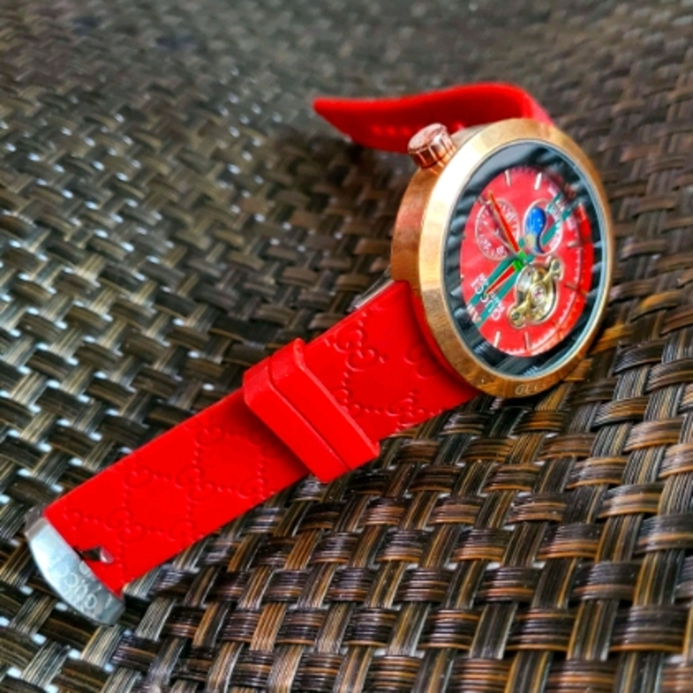 Automatic gucci watch